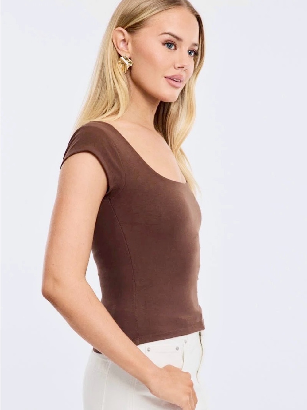 Classic Scoop Neck Cap Sleeve Tee in Brown